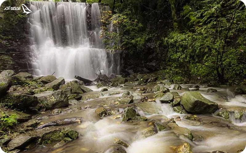 آبشار لونک؛ زمزمه‌ی طبیعت در دل جنگل